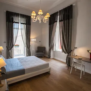Appartement Largo Donnaregina, Naples